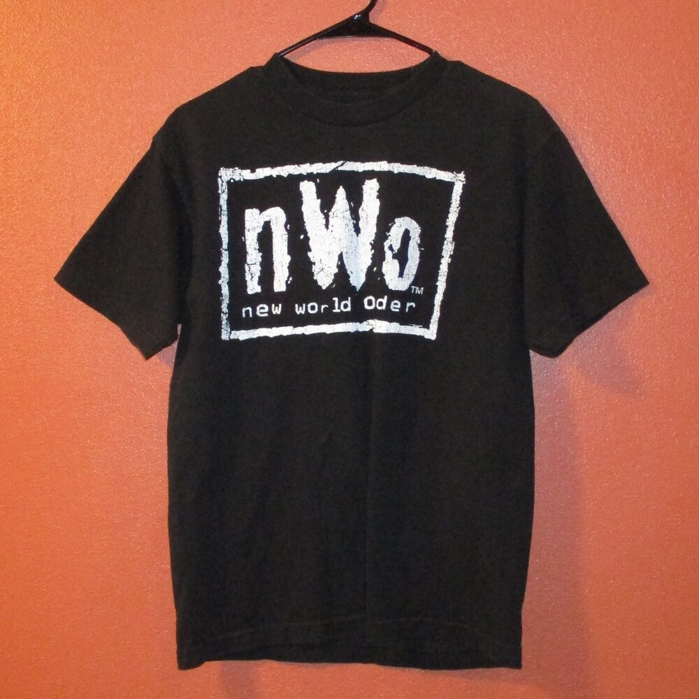 NWO WWE Shirt Woman Medium Black White WWF Monday Raw Smack Down Wrestling Shirt